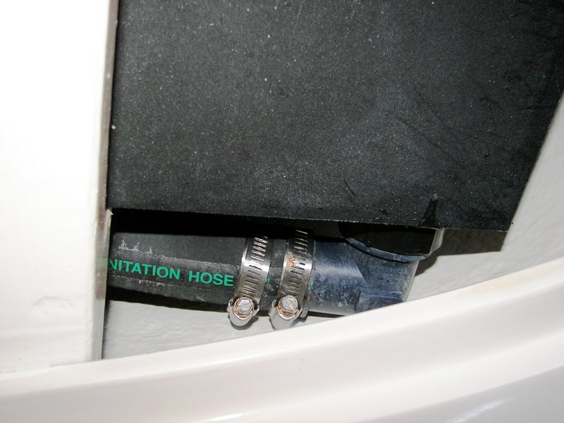 Holding Tank Catalina 320 International Association