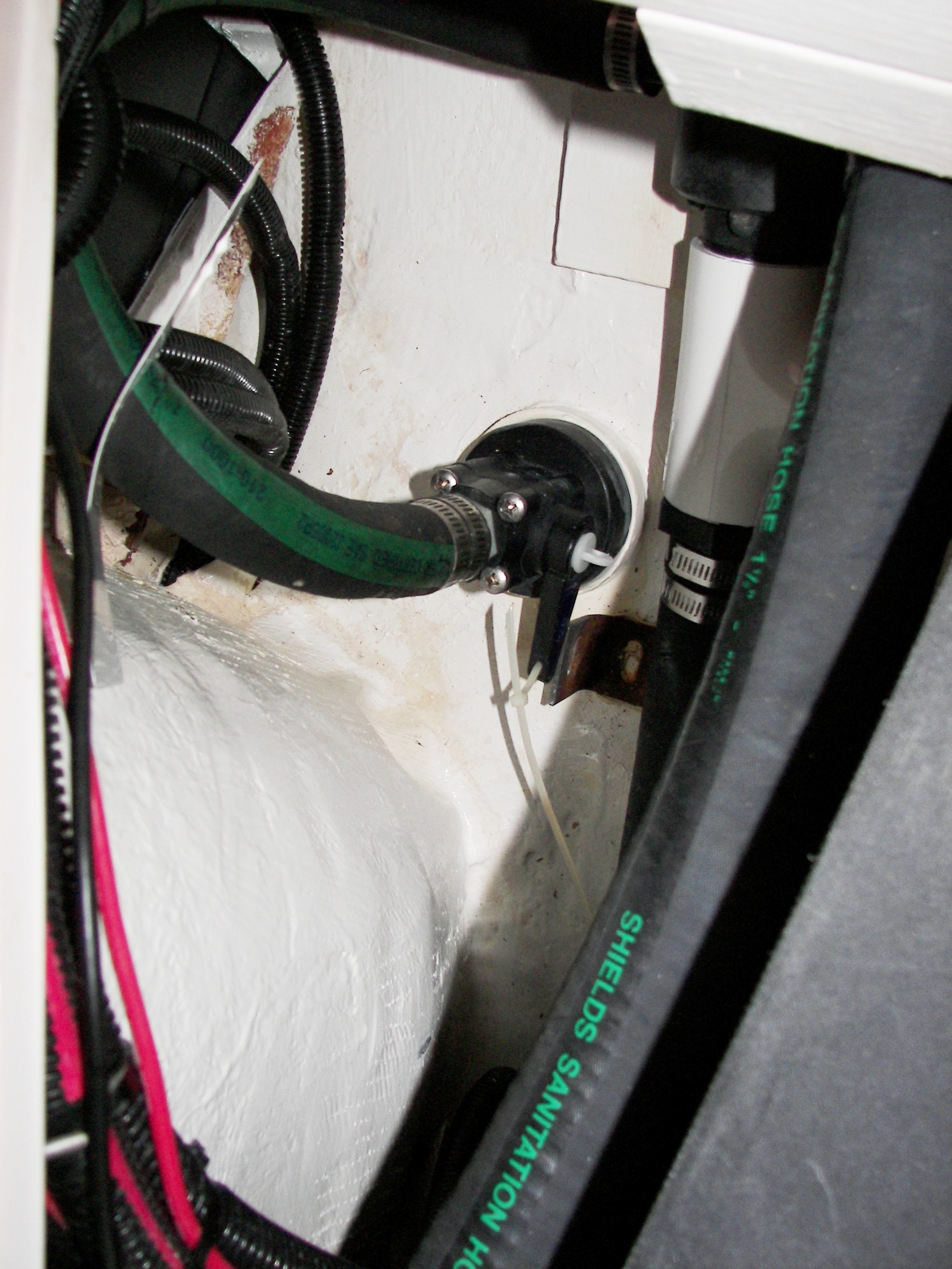 Holding Tank Catalina 320 International Association